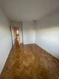 Alquiler piso en avenida de burgos amplio piso reformado y recién pintado de 200 m2 en Madrid