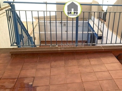 Alquiler piso junto plaça de la generalitat, con terraza y patio en Sant Boi de Llobregat
