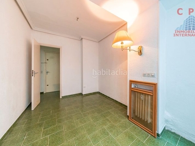 Alquiler piso luminoso piso sin amueblar de 170 m2 y 4 dormitorios, próximo al metro parque de las avenidas en Madrid