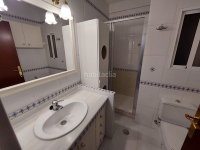 Alquiler piso se alquila piso de 4 dormitorios y 2 baños en el centro de la ciudad en Cartagena