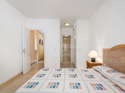 Apartamento impecable apartamento de 3 dormitorios en planta baja en nueva andalucía en Marbella