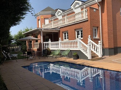 Casa con piscina privada en Santander