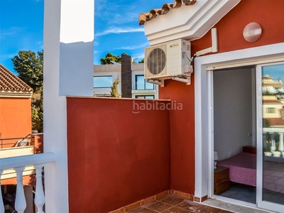 Casa adosada adosado con piscina comunitaria! en Viña Málaga Torre del Mar