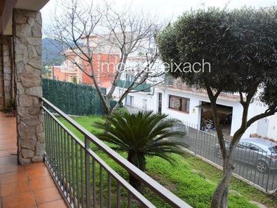 Chalet en venta con 200 m2, 4 habitaciones y 2 baños y calefacción gas oil. en Sant Feliu de Guíxols