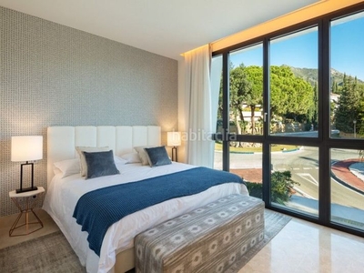 Dúplex con 3 habitaciones con ascensor, parking, calefacción y aire acondicionado en Marbella