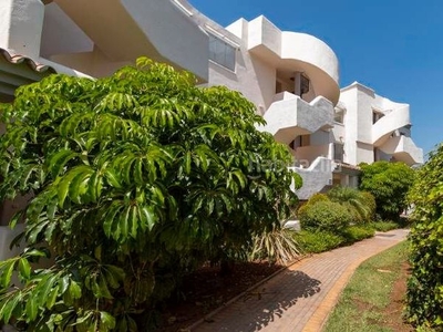 Piso con 2 habitaciones con ascensor, parking, calefacción y aire acondicionado en Marbella