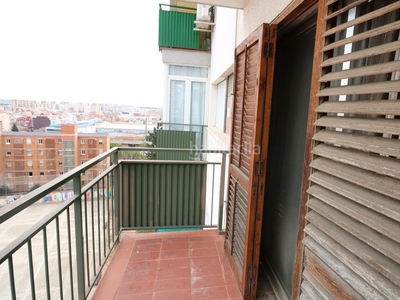 Piso con 3 habitaciones con ascensor y calefacción en Hospitalet de Llobregat (L´)