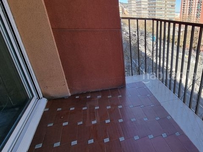 Piso de 4 habitaciones y balcon en La Sagrera Barcelona