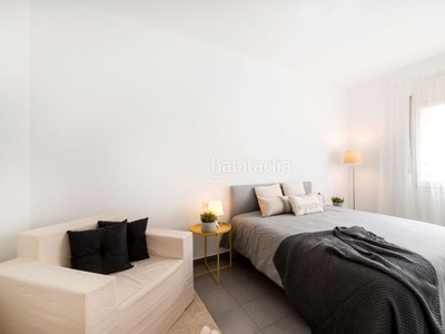 Piso en carrer de calàbria 14 alto y soleado. piso alquilado en rentabilidad 850€/mes. en Barcelona