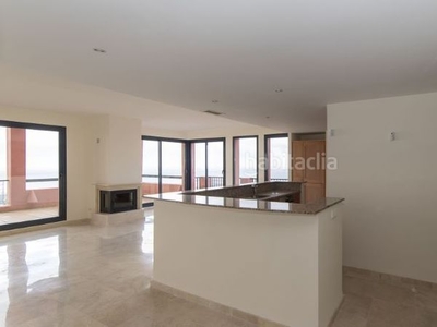 Piso en venta en Calahonda, 2 dormitorios. en Mijas