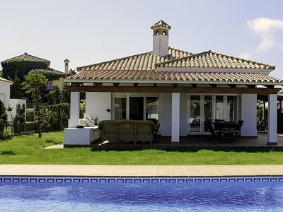 Chalet a 50 m.de playa y piscina privada