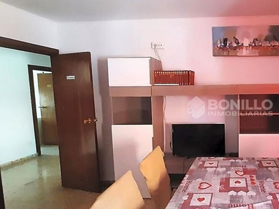Alquiler de piso en Arrabal - Carrel - San Julián de 6 habitaciones con muebles y calefacción