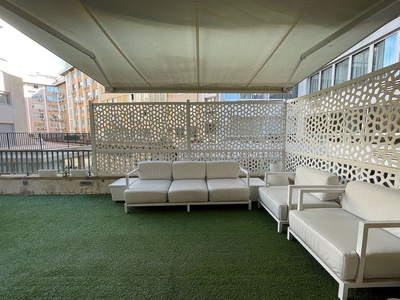 Alquiler de piso en Mercat - La Missió - Plaça dels Patins de 4 habitaciones con terraza y aire acondicionado