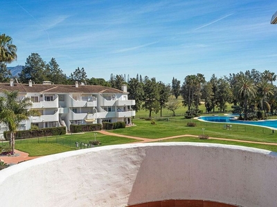 Ático en venta en Mijas Golf de 2 habitaciones con terraza y piscina