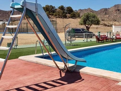 Casa con terreno en Águilas