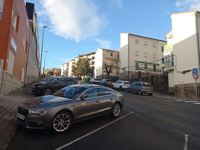 Piso en alquiler en Plasencia de 2 habitaciones con terraza y muebles