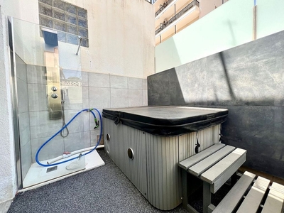 Piso en venta en avenida De Joan Miró de 2 habitaciones con terraza y aire acondicionado