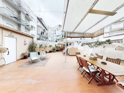 Piso en venta en calle De Alcoy de 3 habitaciones con terraza y piscina