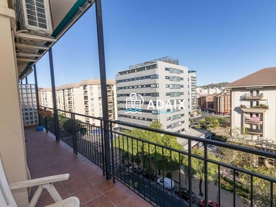 Piso en venta en Centro - Cáceres de 4 habitaciones con terraza y balcón