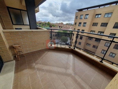 Piso en venta en Fuensanta - Universidad de 4 habitaciones con terraza y piscina
