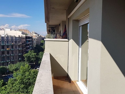 Piso en venta en La Nova Esquerra de l'Eixample de 3 habitaciones con balcón y aire acondicionado