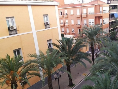 Venta de piso en calle San Vicente de 3 habitaciones con terraza y balcón