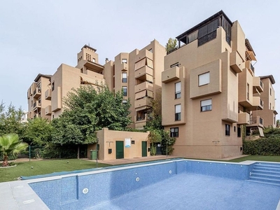 Venta de piso en Cerrillo de Maracena - Periodistas de 2 habitaciones con terraza y piscina