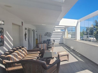 Venta de piso en Riviera del Sol de 3 habitaciones con terraza y piscina