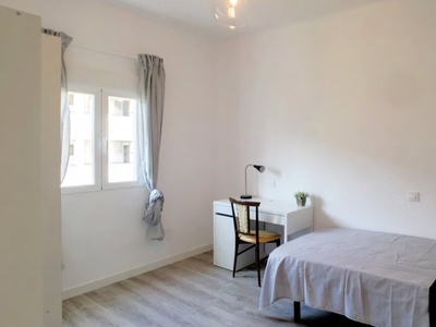 Acogedora habitación, apartamento de 3 dormitorios en Puerta del Ángel, Madrid