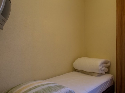 Acogedora habitación, apartamento de 4 dormitorios en Sants Montjuic, Barcelona