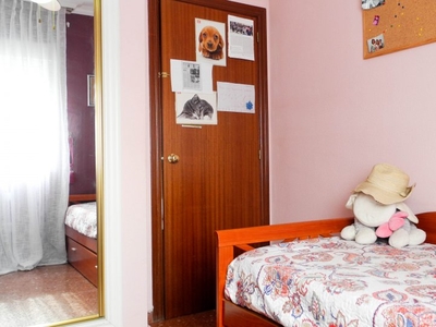 Acogedora habitación en alquiler en un apartamento de 4 dormitorios en Pino Montano