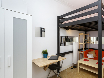 Acogedora habitación en un apartamento de 5 dormitorios en el Eixample, Barcelona