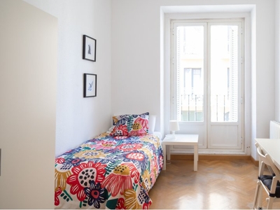 Alquilar una habitación en un apartamento de 7 dormitorios en Lavapiés, Madrid