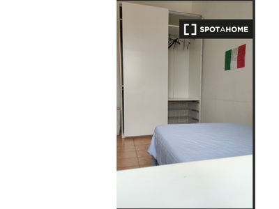 Alquiler de habitaciones en piso de 3 dormitorios en Sevilla