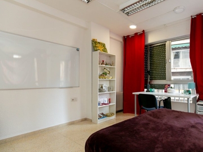 Alquiler de habitaciones en piso de 6 habitaciones en Granada