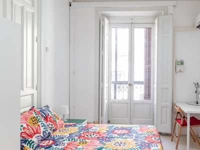 Amplia habitación en apartamento de 12 habitaciones en Sol, Madrid