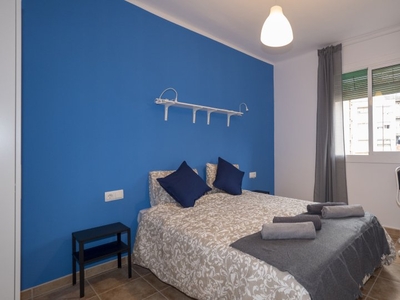 Amplia habitación en apartamento de 3 dormitorios en Sants, Barcelona