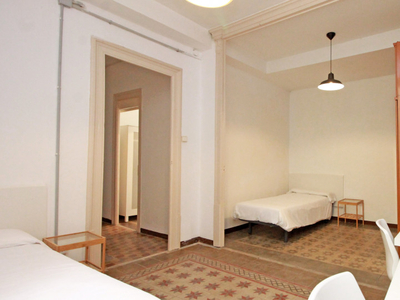 Amplia habitación en un apartamento de 8 dormitorios en Barri Gòtic, Barcelona