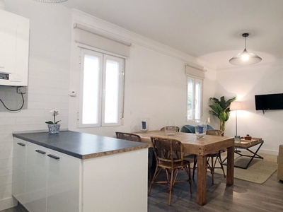 Apartamento de 2 dormitorios en alquiler en Almagro y Trafalgar, Madrid