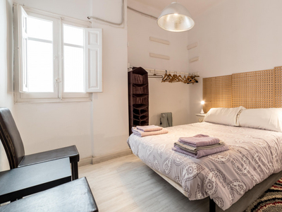 Apartamento de 3 dormitorios con balcón en alquiler - Ruzafa, Valencia