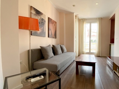 Apartamento minimalista de 1 dormitorio en alquiler en L'Eixample