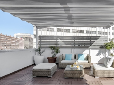 Atico duplex de 3 dormitorios en alquiler en Castillejos, Madrid