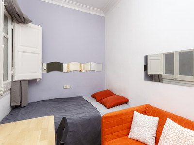 Cómoda habitación en un apartamento de 5 dormitorios, Eixample, Barcelona