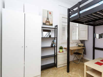 Cómoda habitación en un apartamento de 5 dormitorios, Eixample, Barcelona