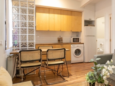 Elegante apartamento de 2 dormitorios en alquiler en Malasaña, Madrid