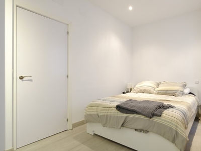 Elegante habitación en apartamento de 2 dormitorios en Rios Rosas, Madrid.
