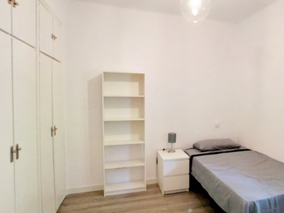 Gran habitación en apartamento de 3 dormitorios en Puerta del Ángel, Madrid