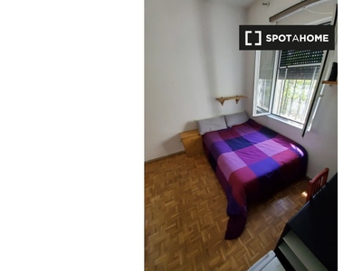 Gran habitación en apartamento de 3 dormitorios en Salamanca, Madrid