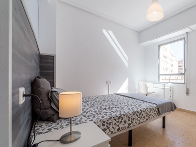 Habitación amueblada en apartamento de 6 dormitorios, Benimaclet, Valencia
