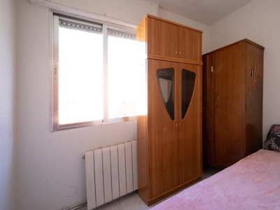 Habitación amueblada en un apartamento de 4 dormitorios en Villaverde, Madrid